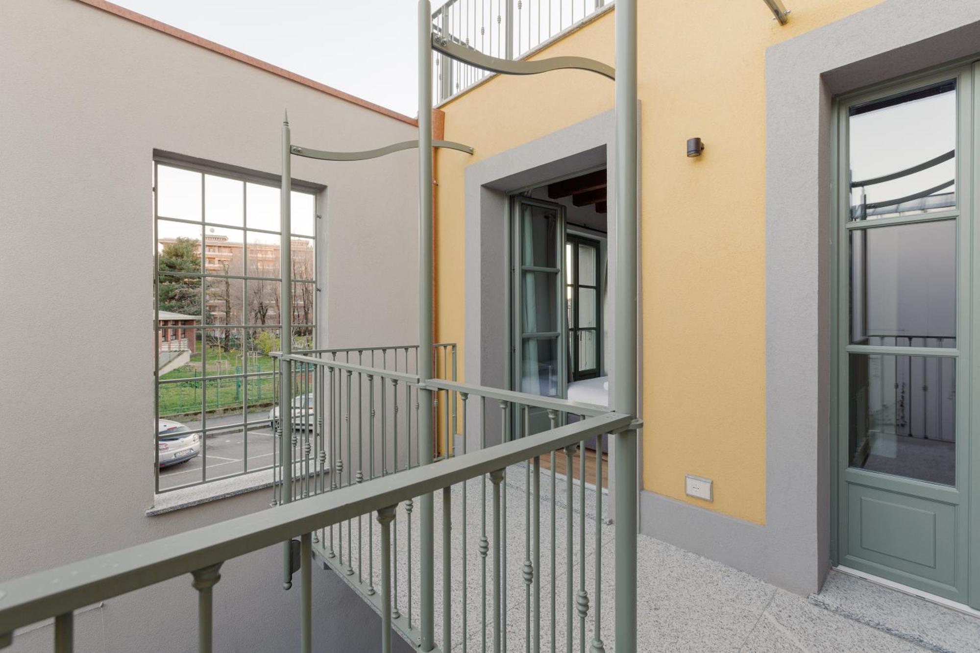 Modern Apartment In Milan With Balcony Exterior foto