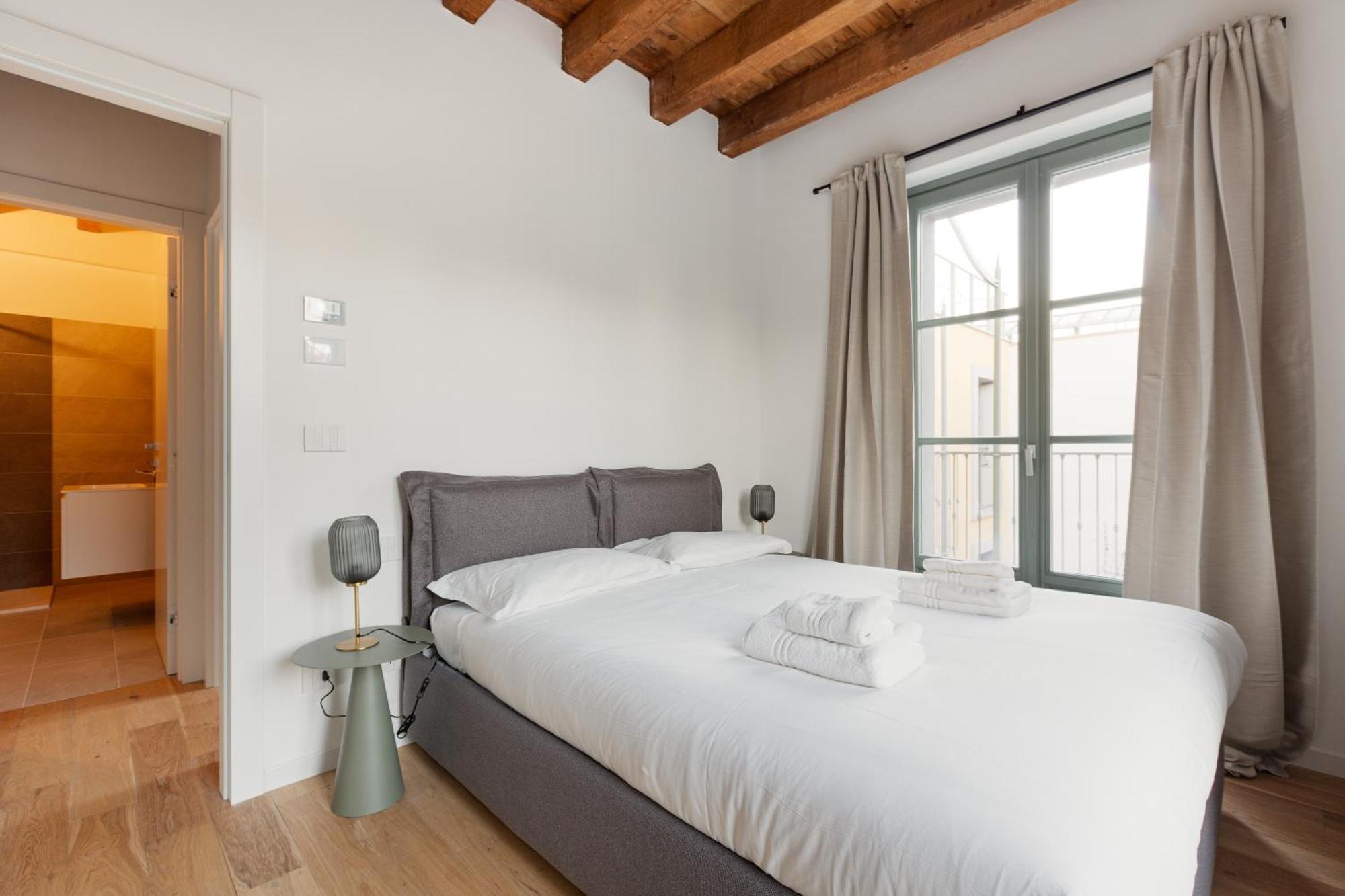 Modern Apartment In Milan With Balcony Exterior foto