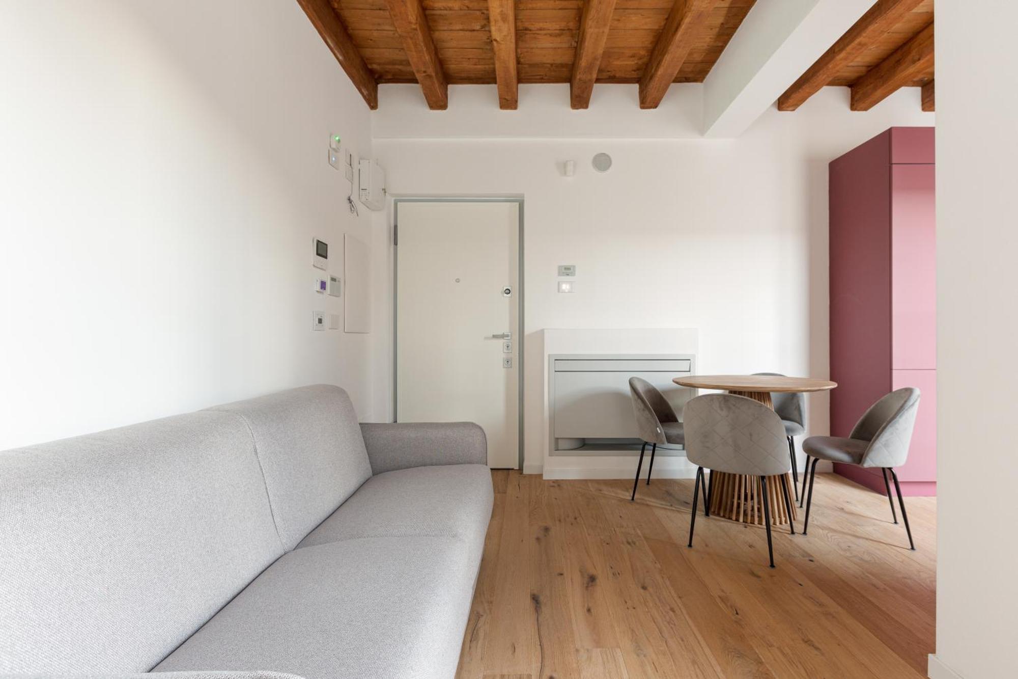 Modern Apartment In Milan With Balcony Exterior foto