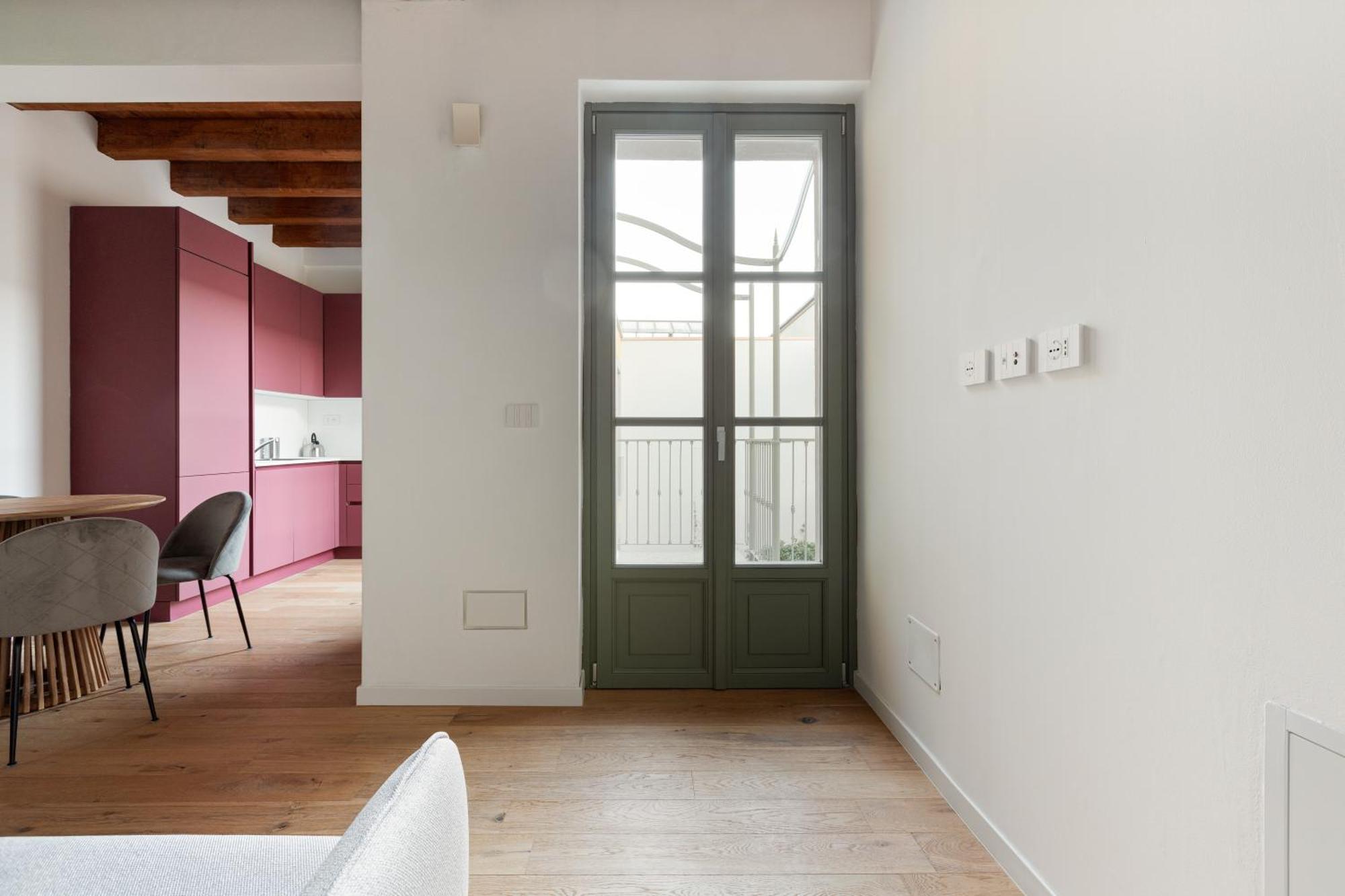 Modern Apartment In Milan With Balcony Exterior foto